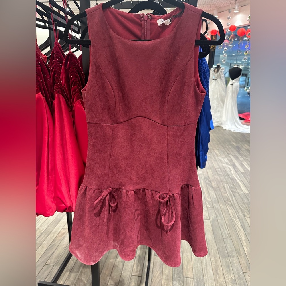 Elegant Sleeveless Burgundy Mini Dress